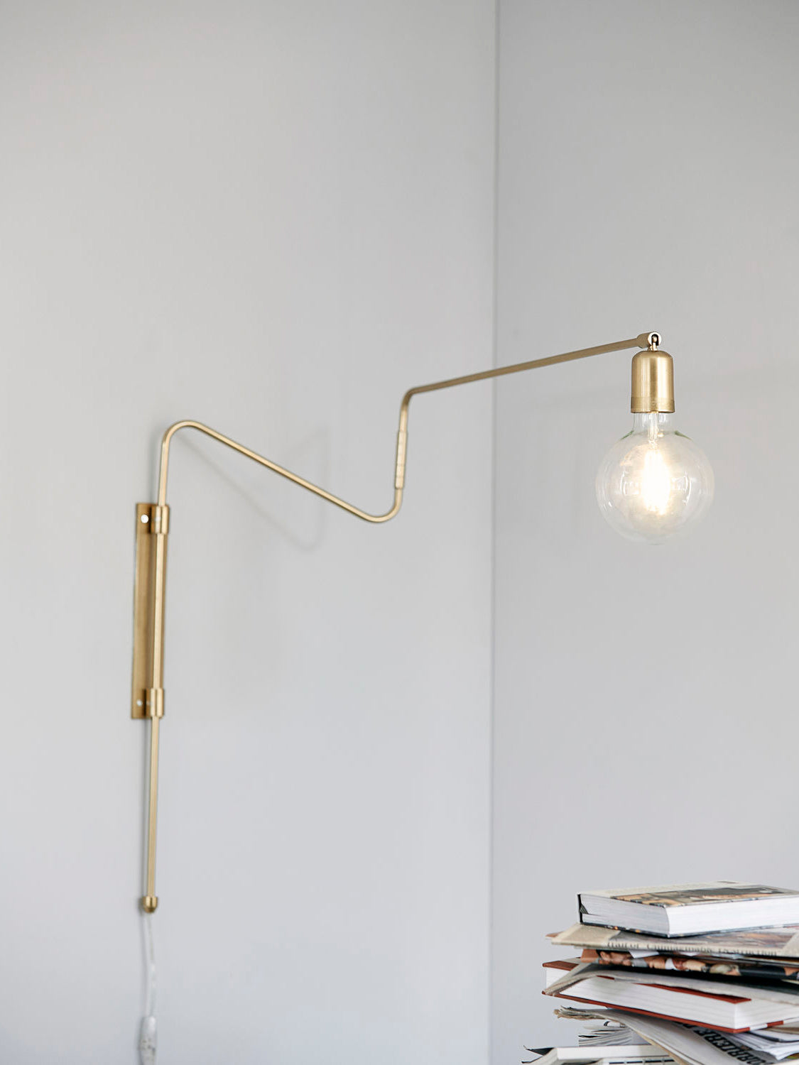 Articulated Swing-Arm Wall Light / Set of 2 / Black / EU Plug