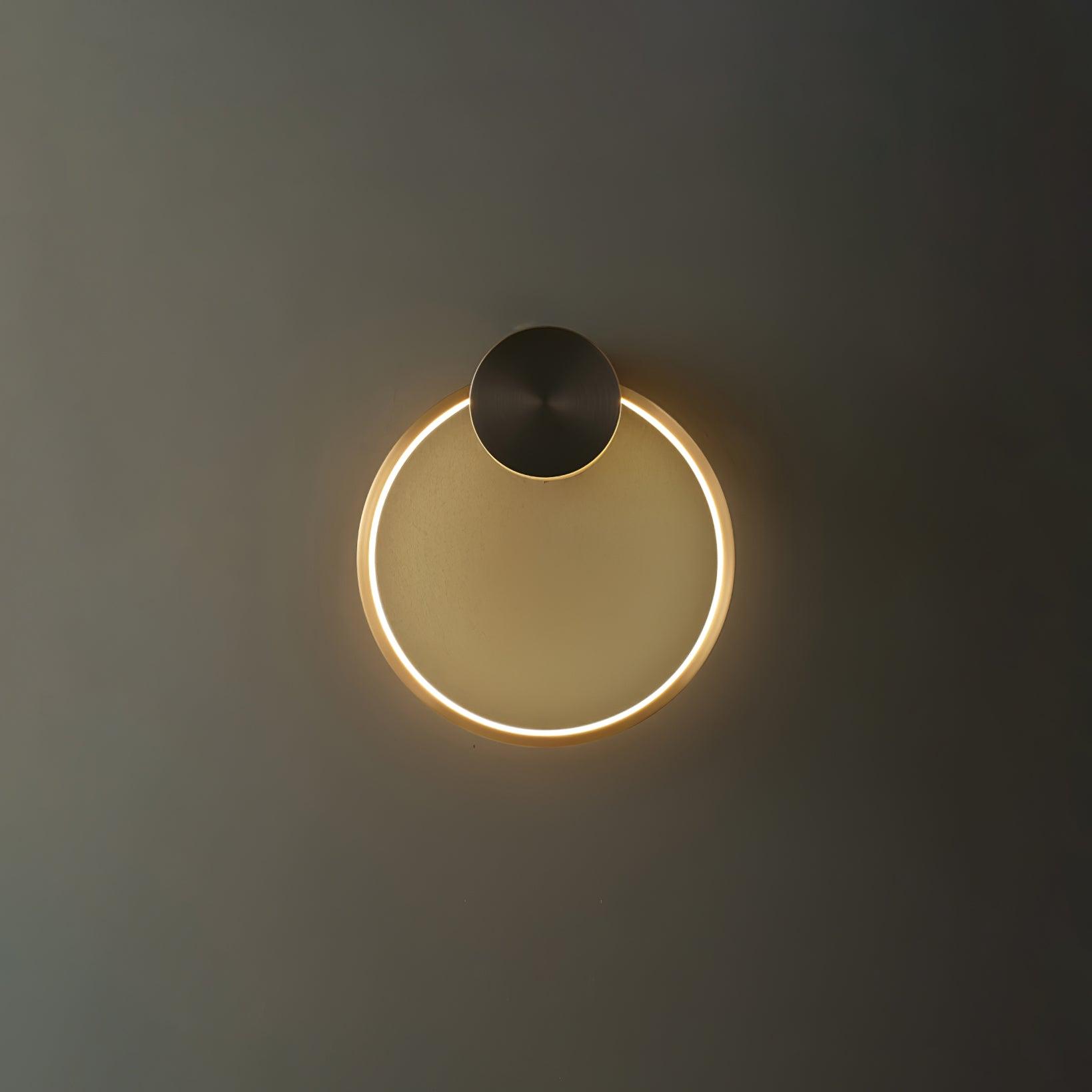 Circular Brass Integrated LED Wall Light / ∅ 11.8″ x H 13″ / Dia 30cm x H 33cm / Black & Brass / Three-Color Changing Light