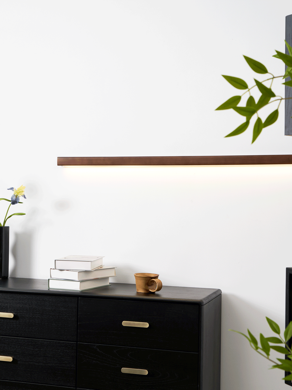 Linear Wood Integrated LED Wall Light