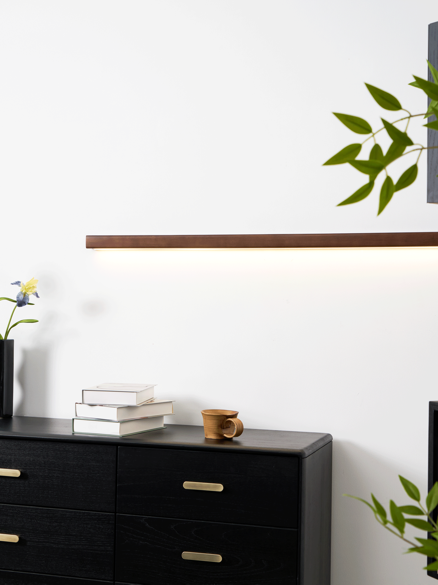 Linear Wood Integrated LED Wall Light