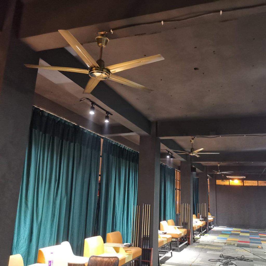 Minimalist 52-Inch Metal Ceiling Fan / Φ 52″ x H 11.8″ / Dia 132cm x H 30cm / Black / Remote control