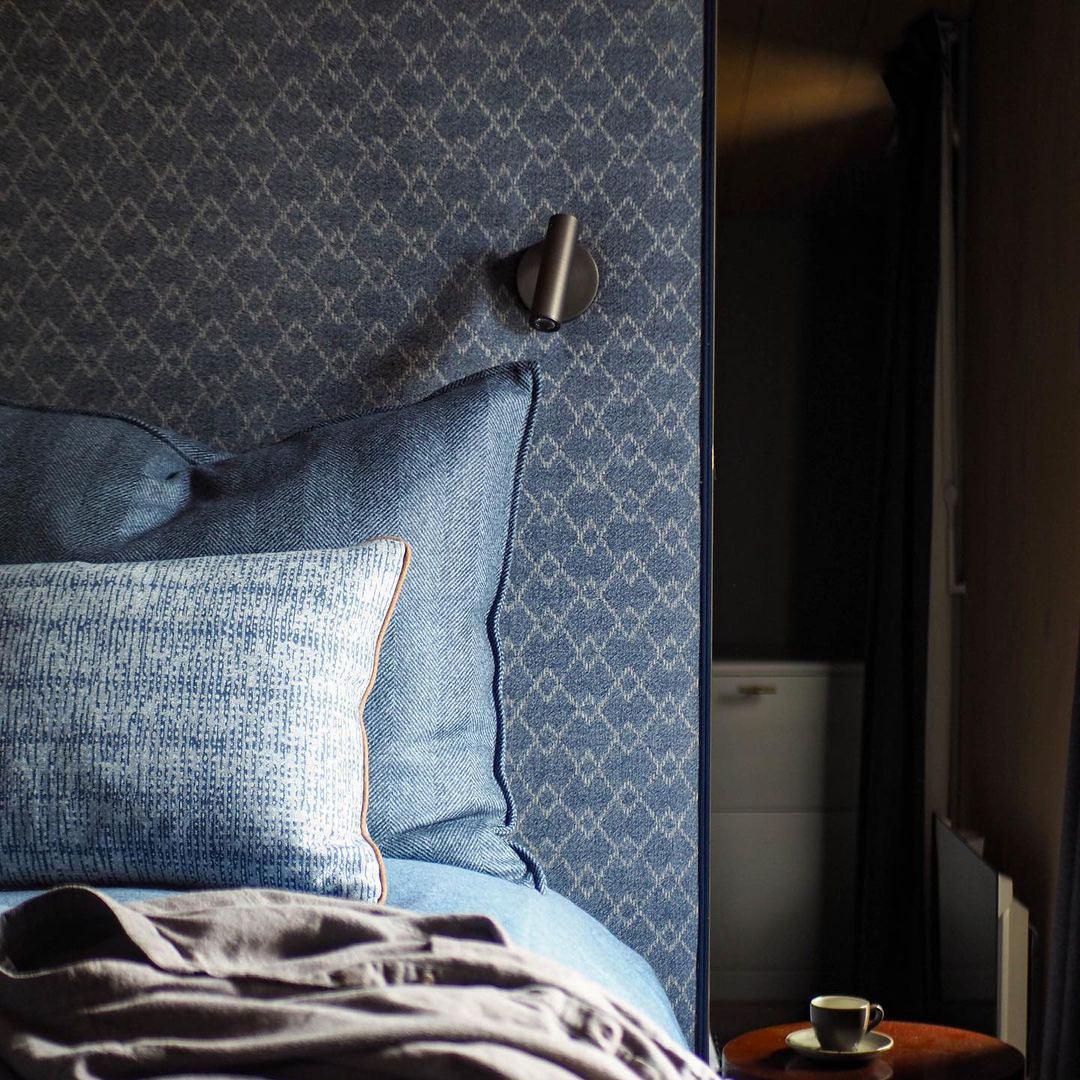 Pivoting LED Bedside Reading Light